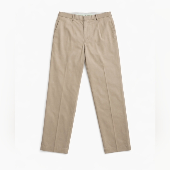 L.L. Bean Other - L.L. Bean Classic Fit Khaki Pants – Size 33